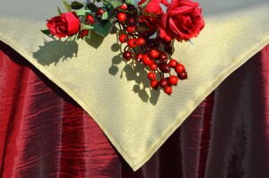 Karácsonyi asztalterítő bordó - arany lurex középpel