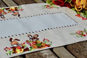 Húsvéti futó - nyuszi gombával (90x40cm)