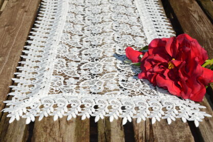 Fehér futó terítő - pillangós csupa csipke 110x40
